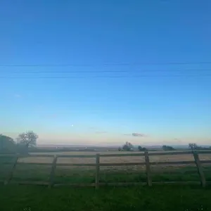 Cosy Next To Farmers Arms Country Pub. Gloucester