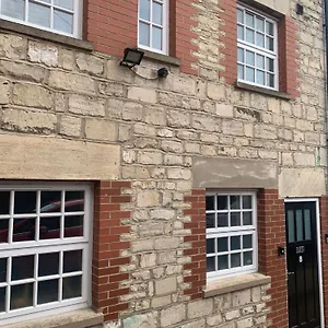 1 Bed House, Free Parking, 15 Minutes From Cheltenham Races Gloucester